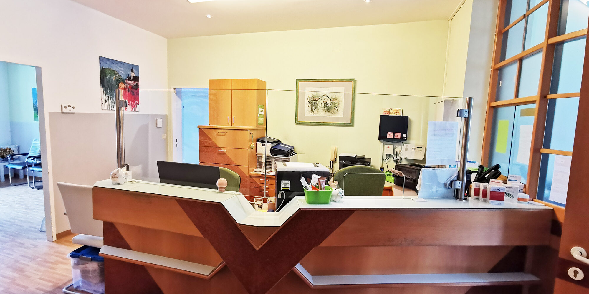 Empfangsbereich Ordination Dr. Vesko Arandjelovic, Arzt in Felixdorf Empfangsbereich Ordination Dr. Vesko Arandjelovic, Arzt in Felixdorf